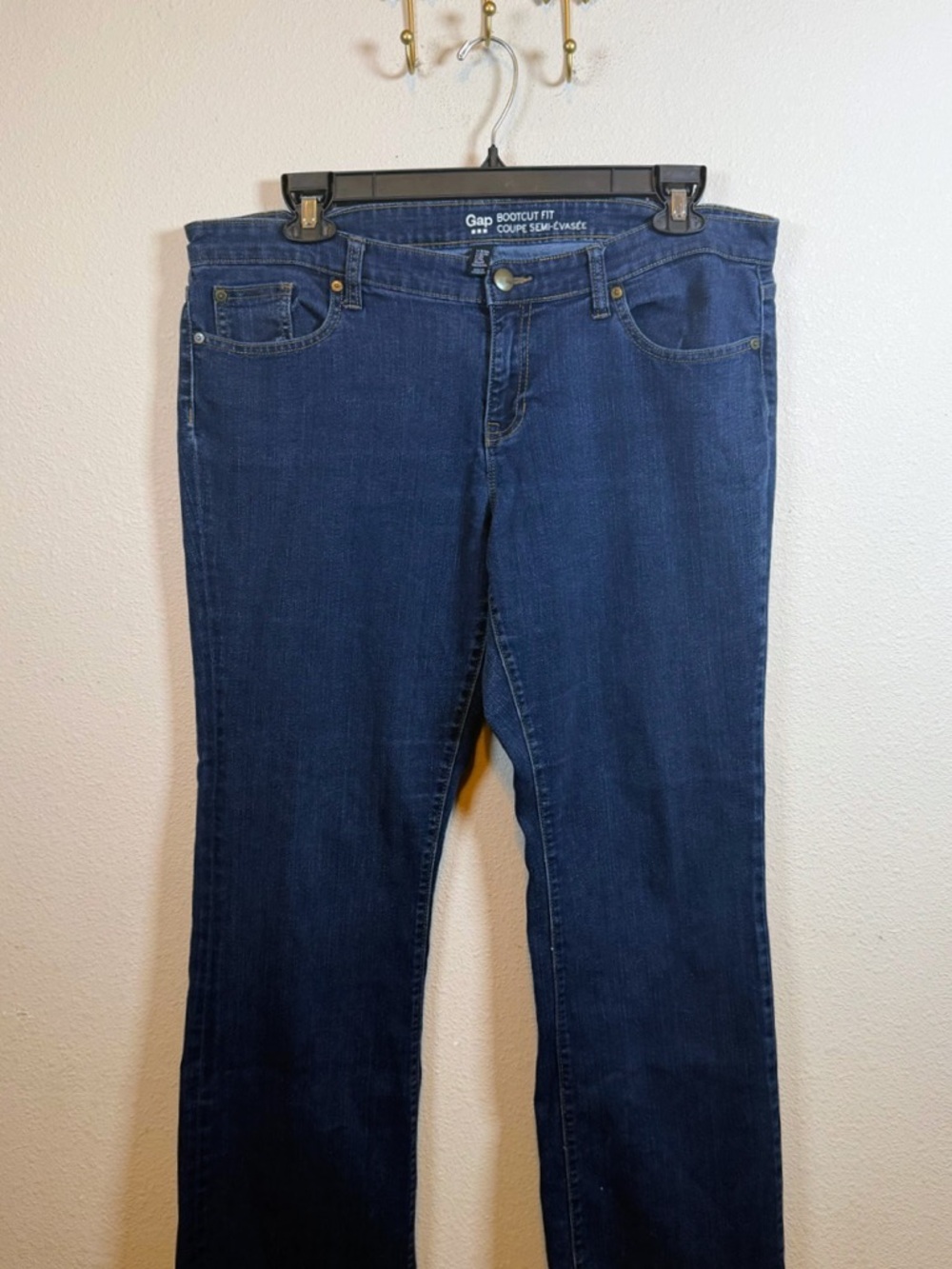 GAP Women's Bootcut Jeans in Dark Indigo. Size 16